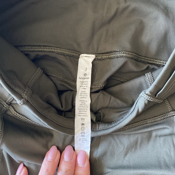 Lululemon cropped leggings in olive - Picture 2 of 3